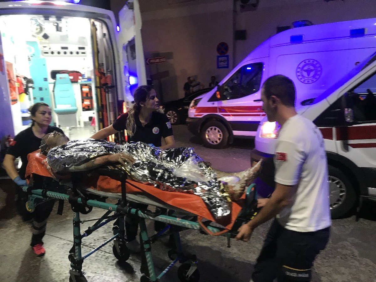 Kimyasal yüklü tanker alev alev yandı: 3 yaralı