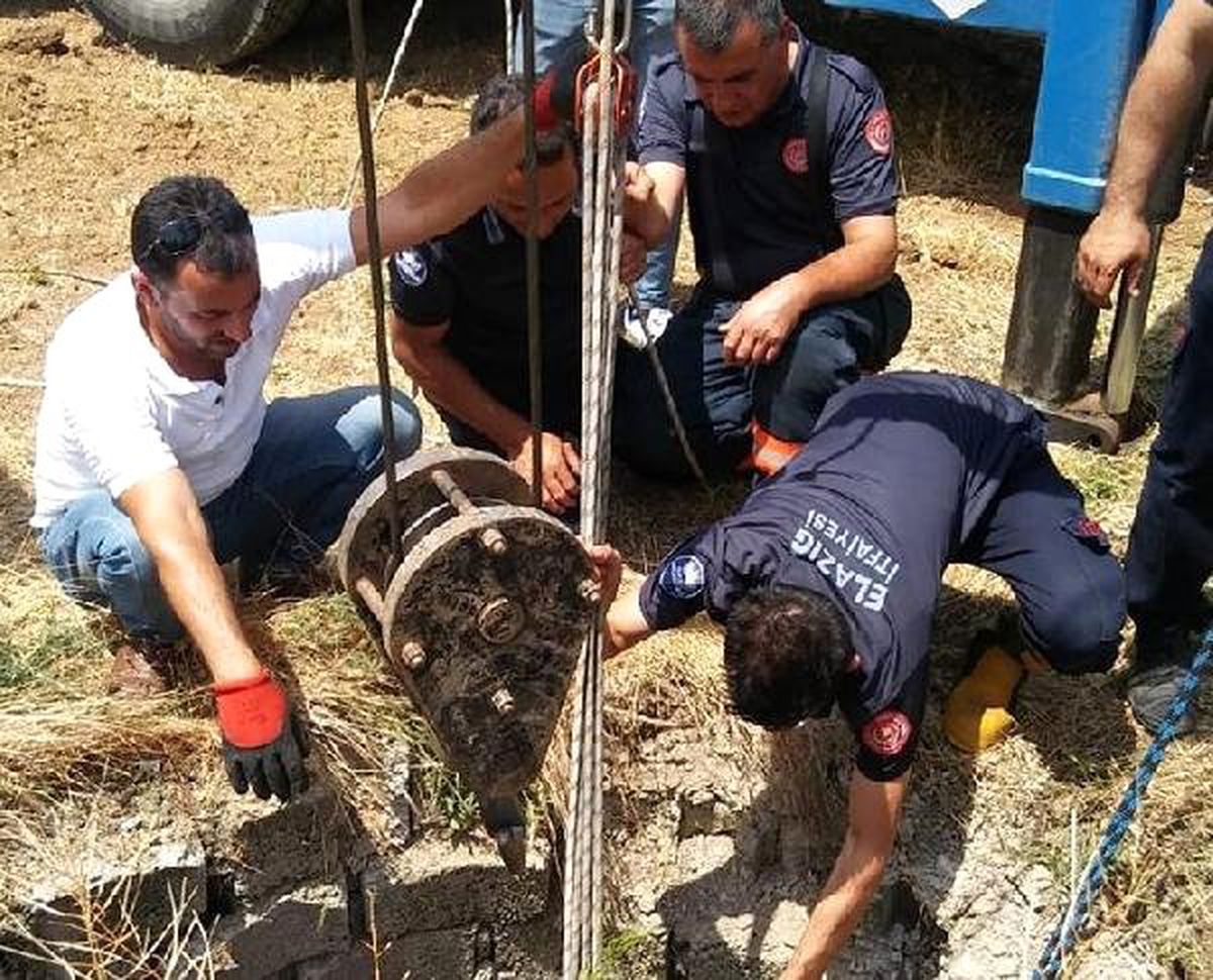 Kuyuya düşen ineği itfaiye kurtardı