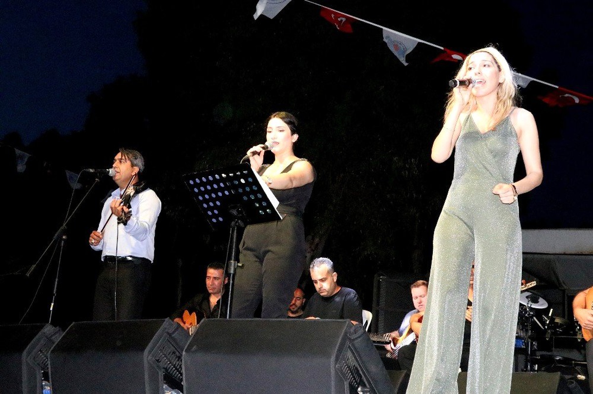Mersin Büyükşehir Belediyesi\'nin yaz konserleri başladı