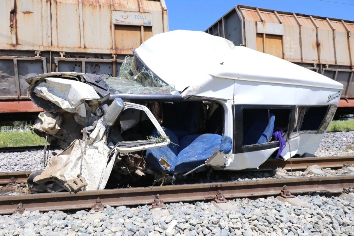 Mersin\'deki tren kazasında dehşet detaylar