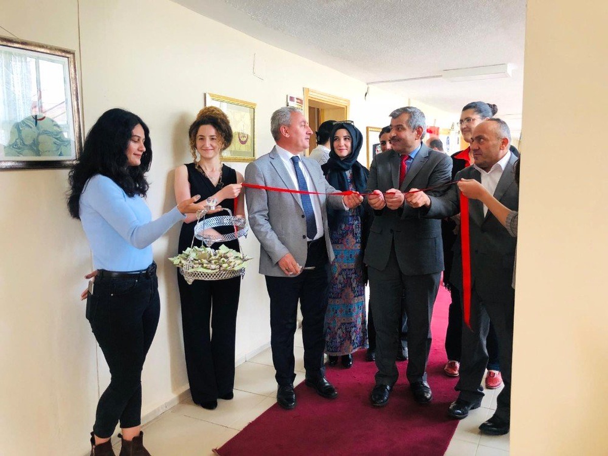 Öğrencilerin göz nuru el emekleri sergilendi