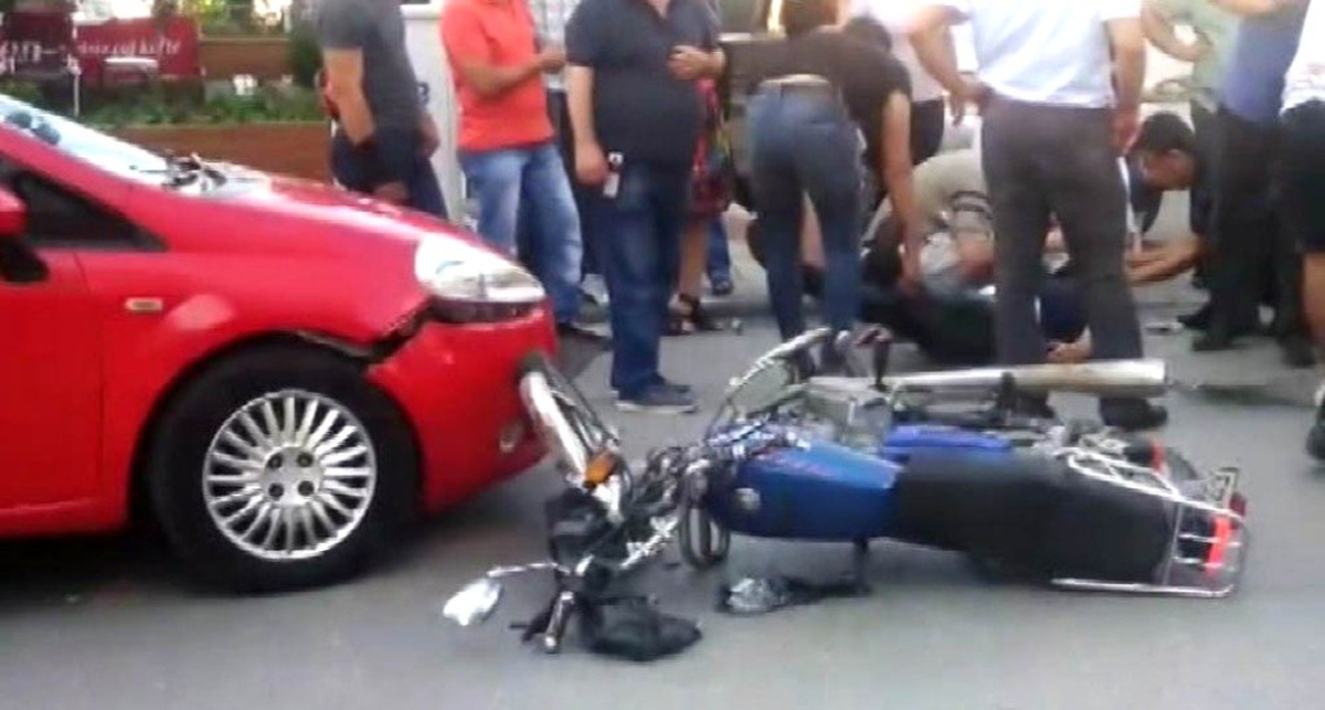 Otomobille motosiklet çarpıştı, 2 kişi yaralandı