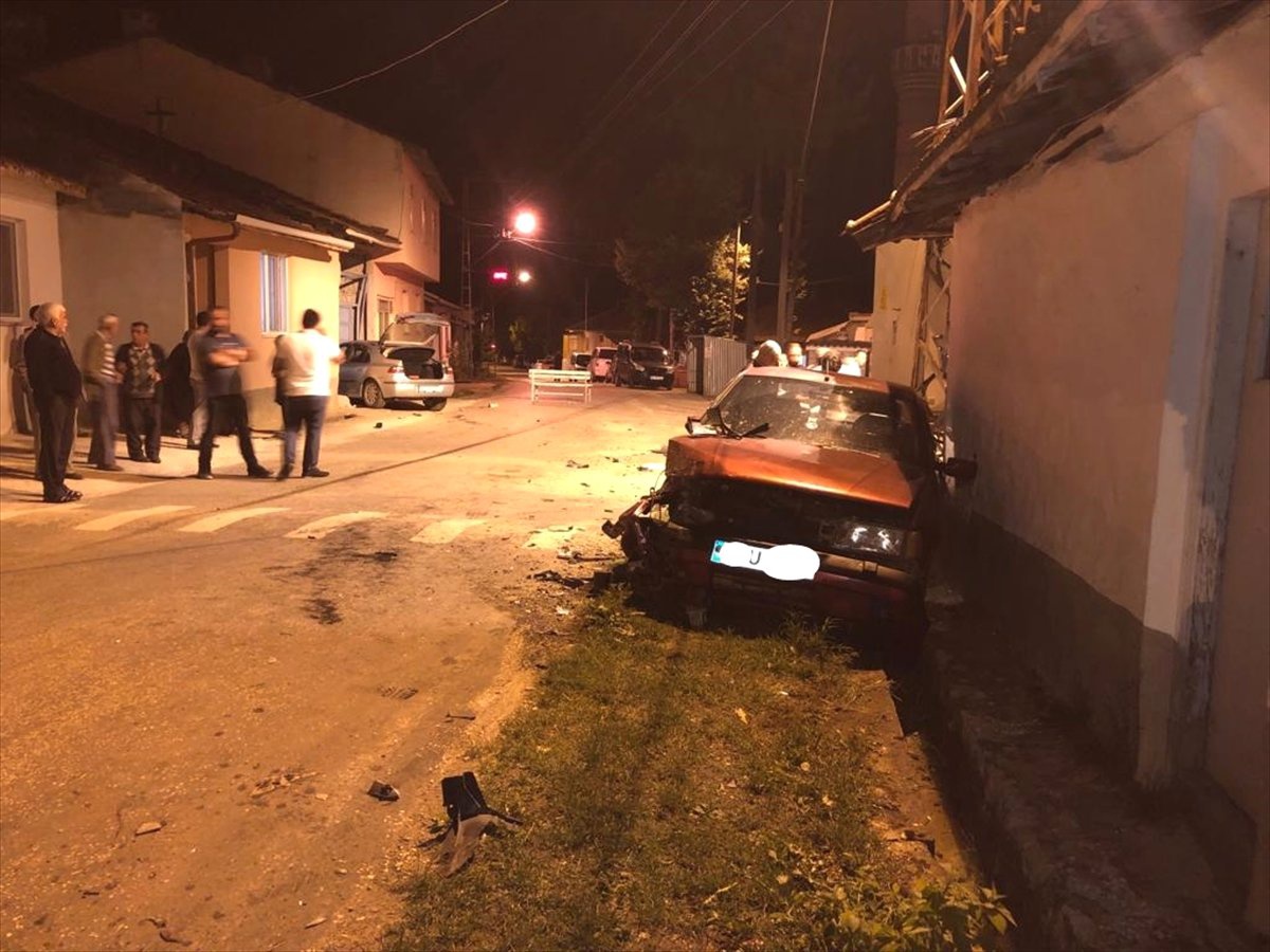 Pazaryeri\'nde trafik kazası: 1 yaralı
