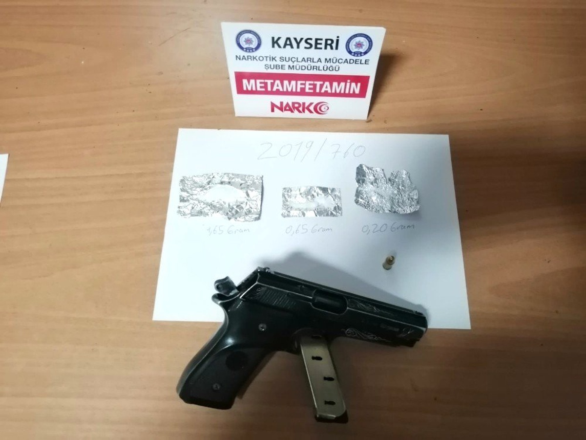 Polis uyuşturucu tacirlerine göz açtırmıyor