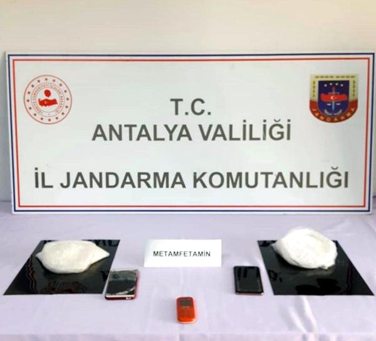Serik\'te 600 bin TL\'lik uyuşturucu ele geçirildi