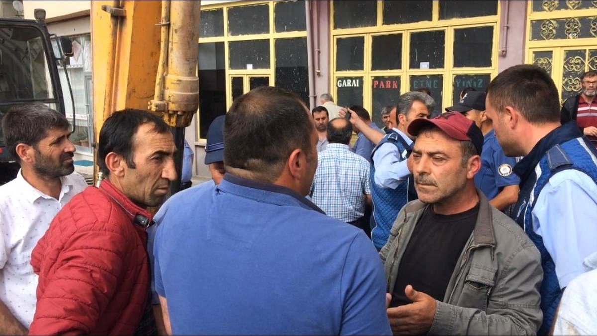 Tartışan ortakları polis ve zabıta yatıştırdı