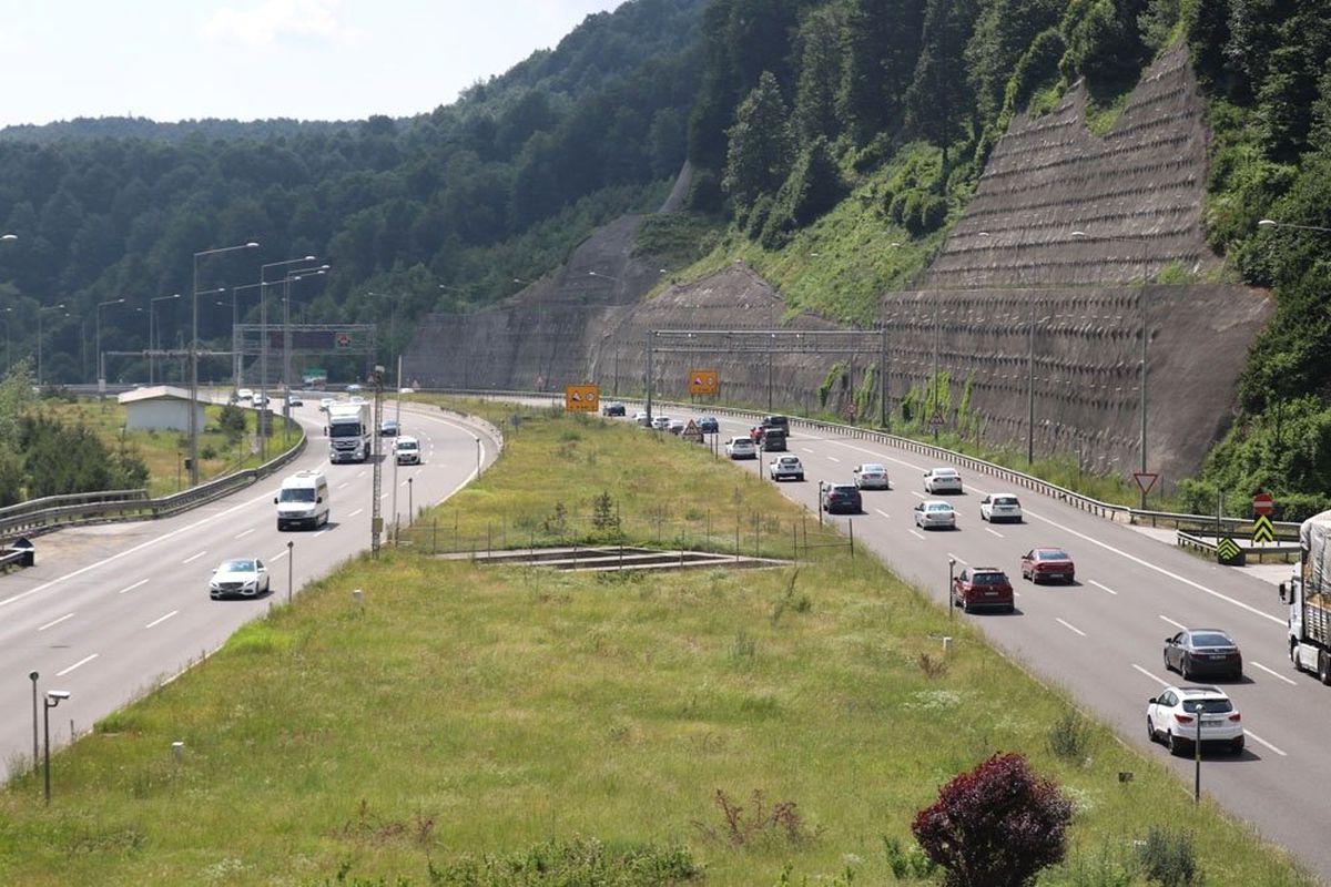 TEM Otoyolu İstanbul yönü 20 gün trafiğe kapalı