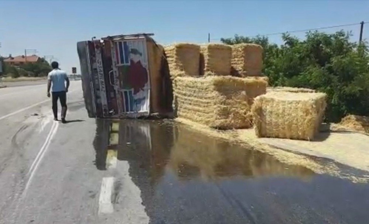 Tır ile otomobil çarpıştı, 4 kişi hayatını kaybetti