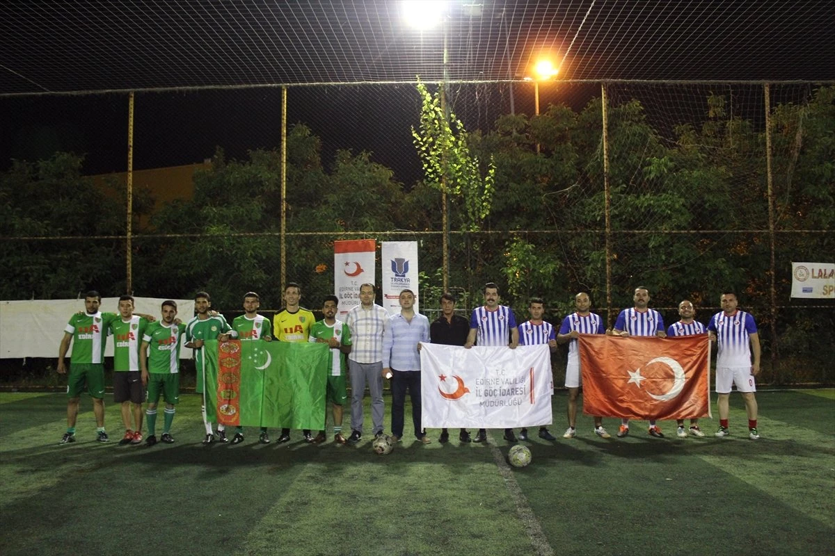 Türkmen öğrencilerle İl Göç İdaresi personeli dostluk maçında karşılaştı