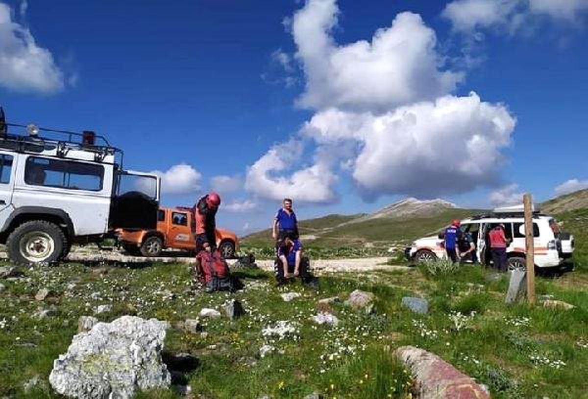 Uludağ\'da kamp yaparken yaralanan 2 turist dağcıyı ekipler kurtardı