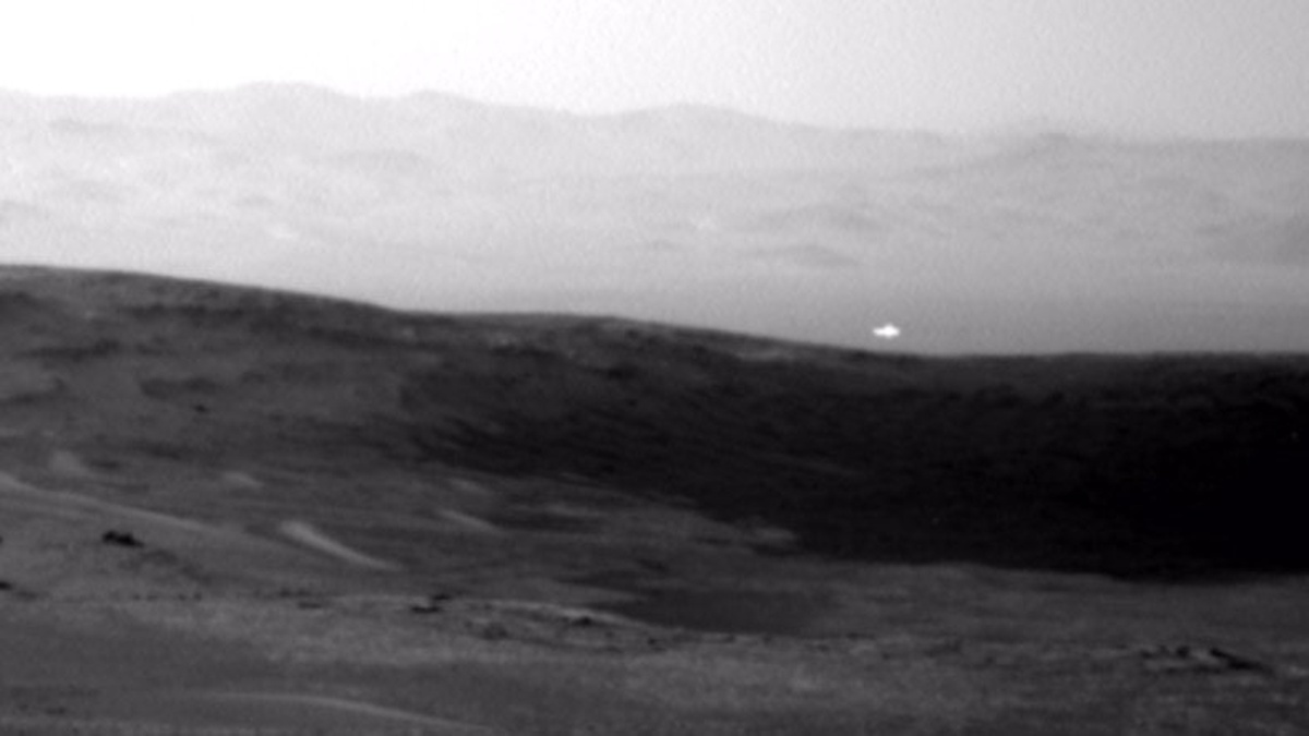 Uzay Aracı Curiosity Rover\'ın Kızıl Gezegende Yakaladığı Gizemli Işık