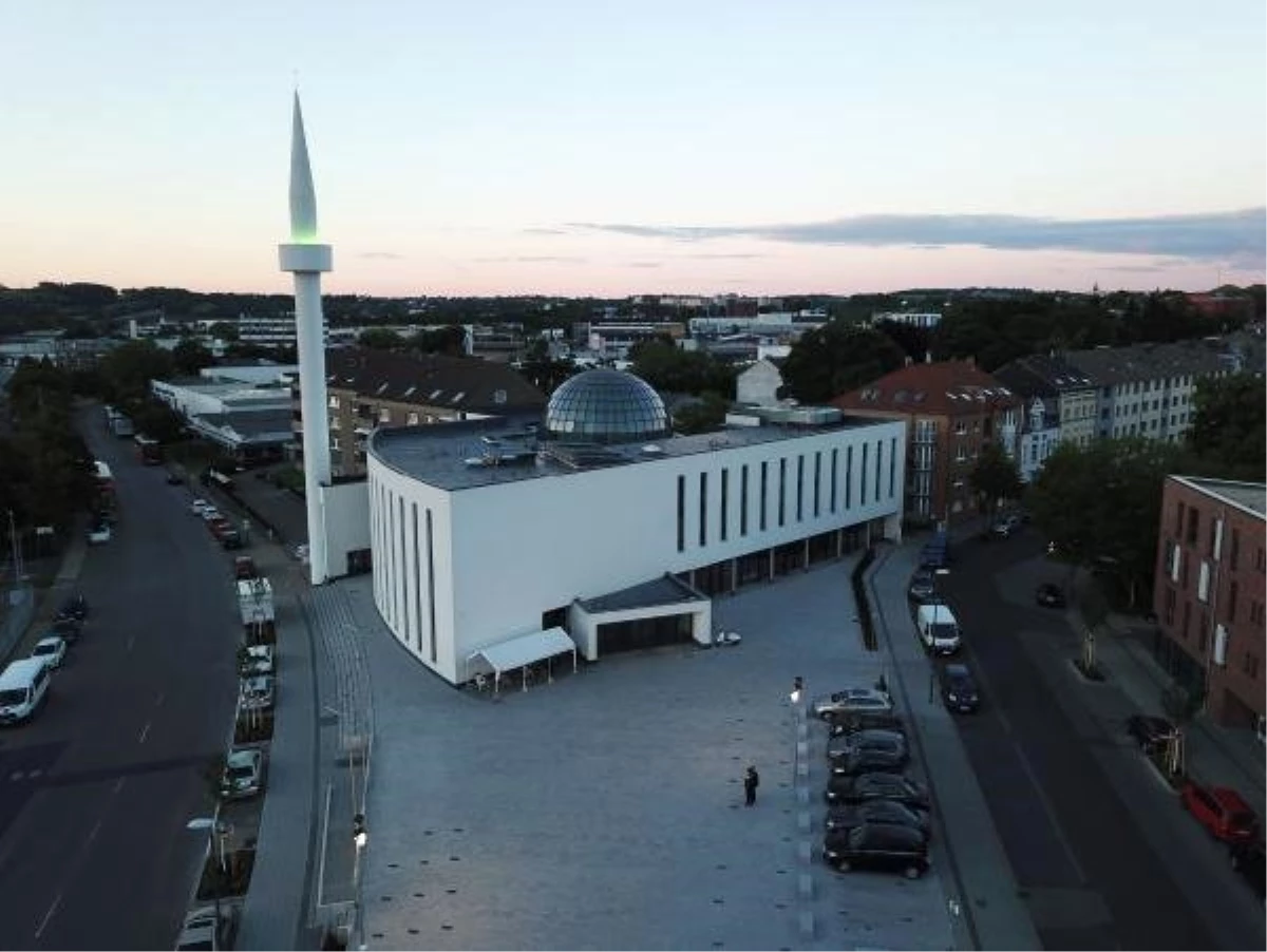 Almanya\'nın Aachen şehrinde \'Cami Meydanı\' açıldı