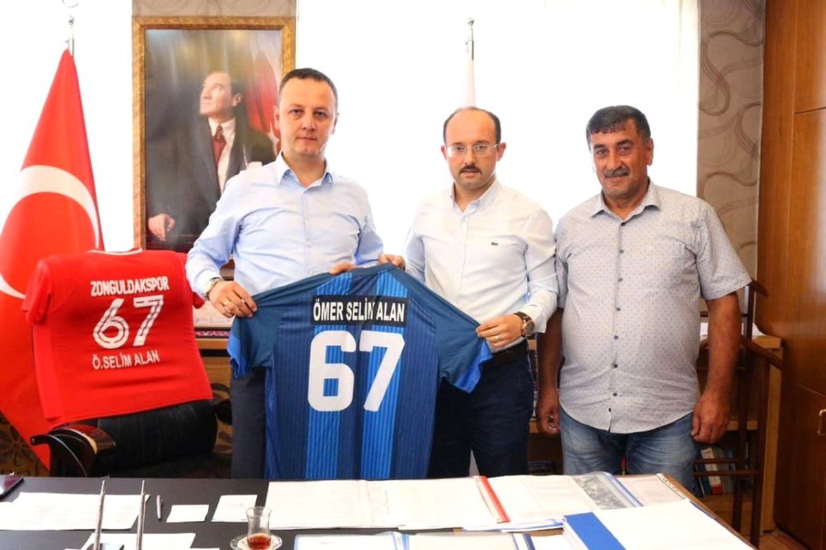 Başkan Alan\'a Kardemir Karabükspor forması