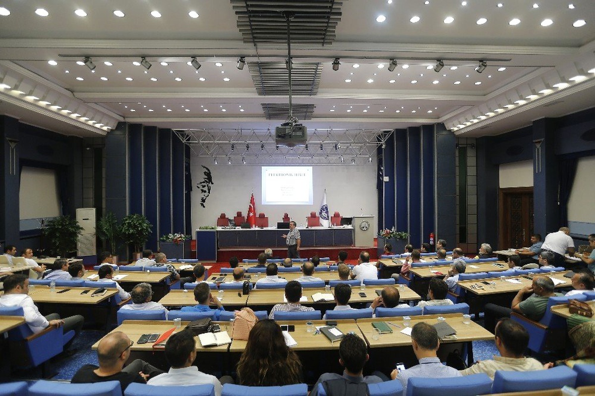 Başkan Büyükkılıç: Kendisini yenilemeyen çağın gerisinde kalır"