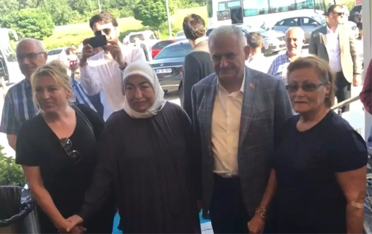 Binali Yıldırım\'a yoğun ilgi