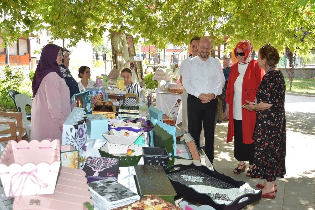 El emeği ürünler sergide görücüye çıktı