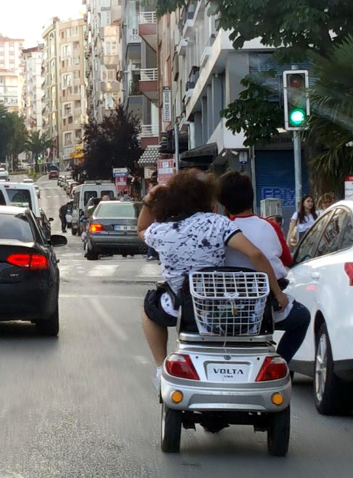 Elektrikli bisikletle tehlikeli yolculuk