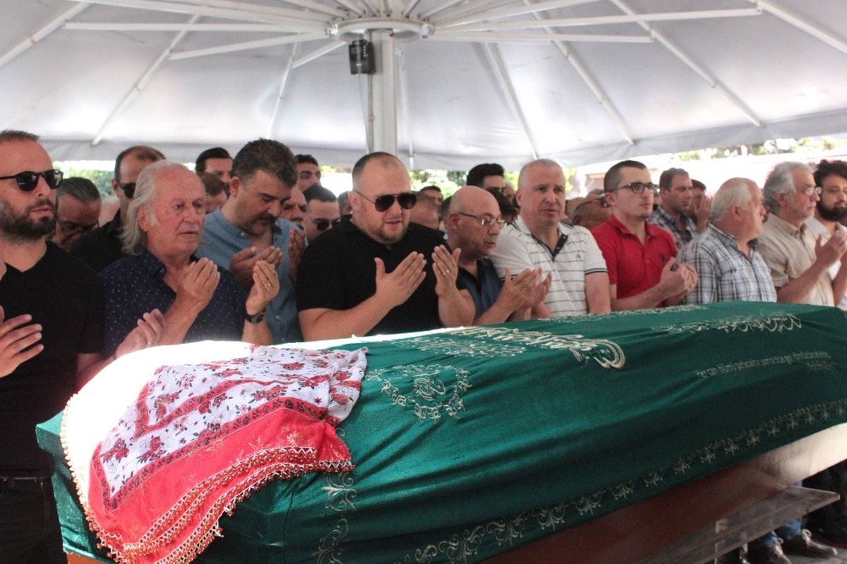 Engelli oğlunu yangından kurtaran baba ve eşi son yolculuklarına uğurlandı