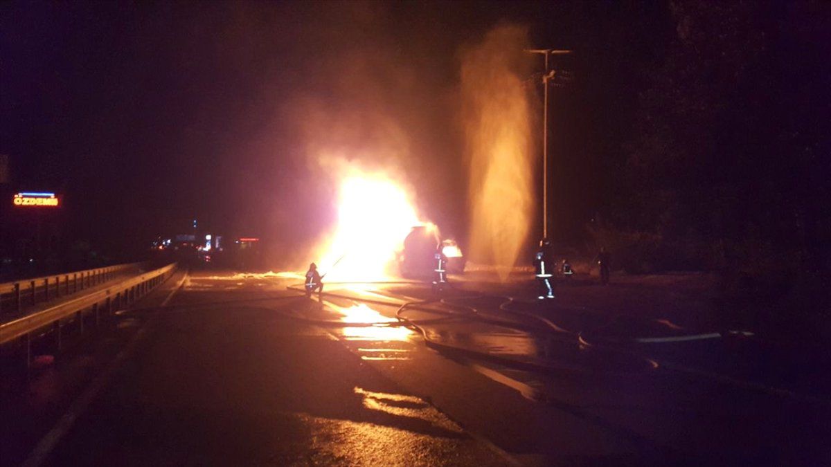 GÜNCELLEME - Sakarya\'da etil asetat yüklü tanker yandı: 3 yaralı
