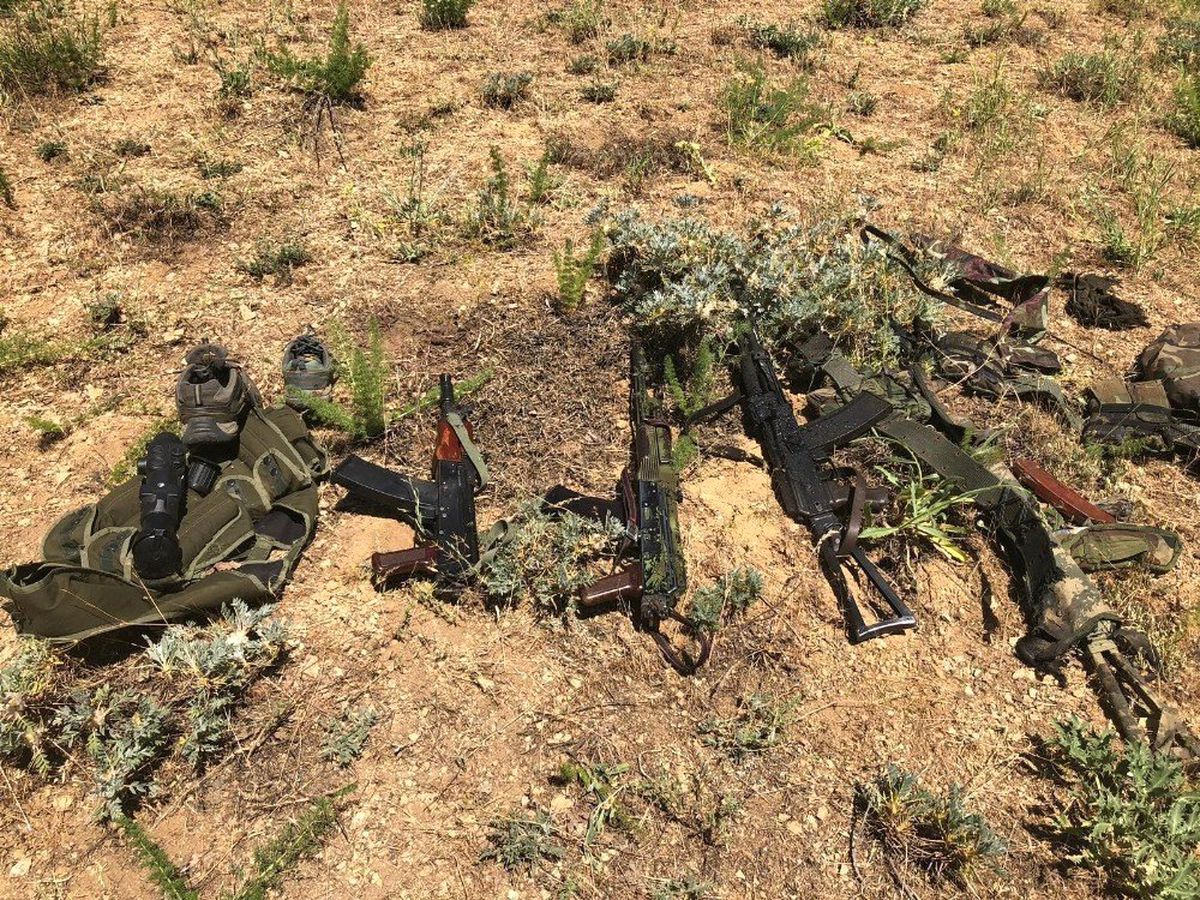 Hakkari\'deki terör operasyonlarında silah ve mühimmat ele geçirildi