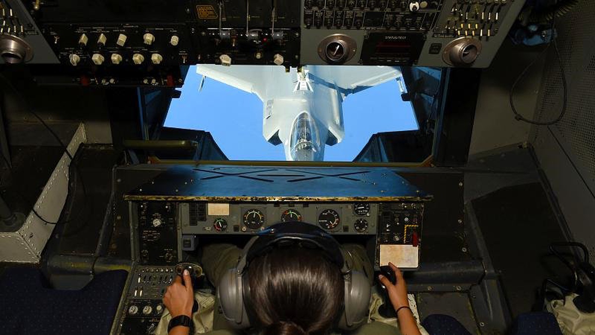 İngiltere\'ye ait F-35 savaş uçakları Suriye ve Irak\'ta uçuşlara başladı