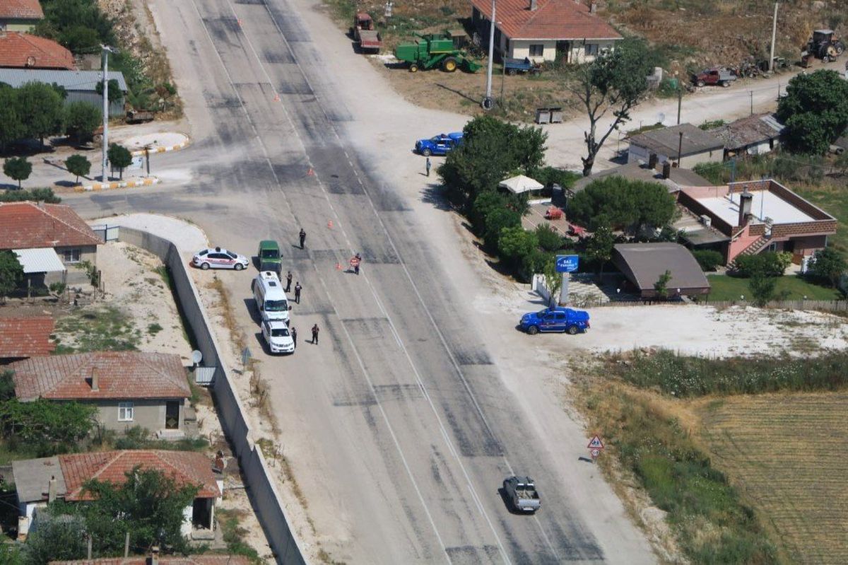 Jandarma trafiği havadan denetledi