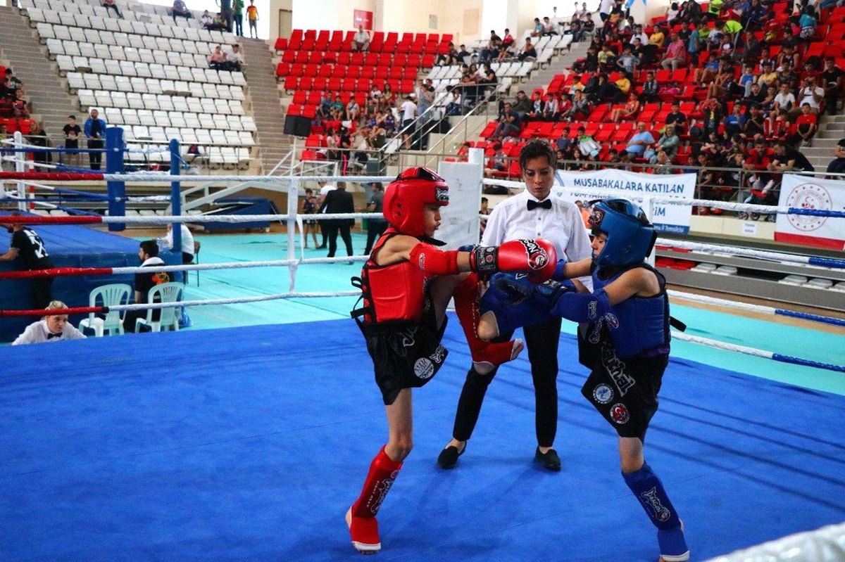 Kayseri Muaythai çocuk takımı Erzincan\'da madalyalara ambargo koydu