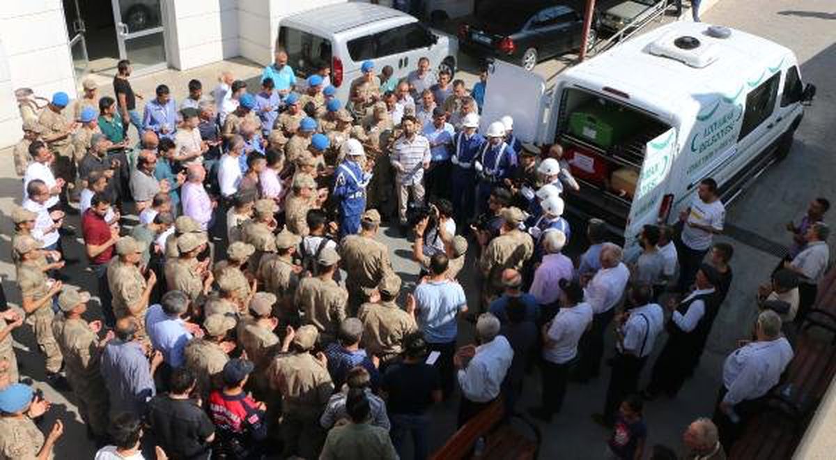 Kazada ölen uzman çavuş ve arkadaşının cenazeleri, Osmaniye\'ye uğurlandı