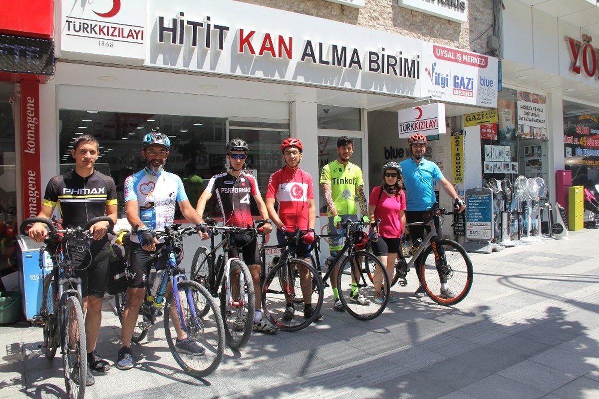 Lösemili çocuklar ve kök hücre bağışı için pedal çeviriyor