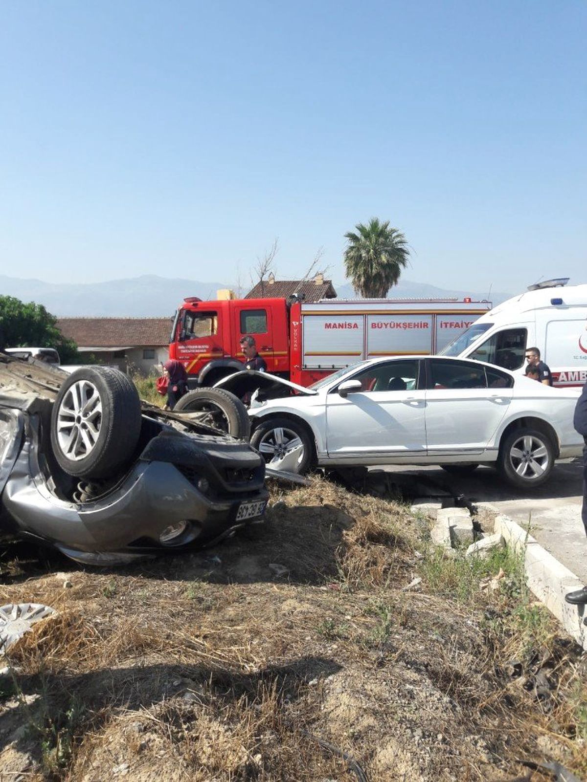 Manisa\'da 2 otomobil çarpıştı: 4 yaralı
