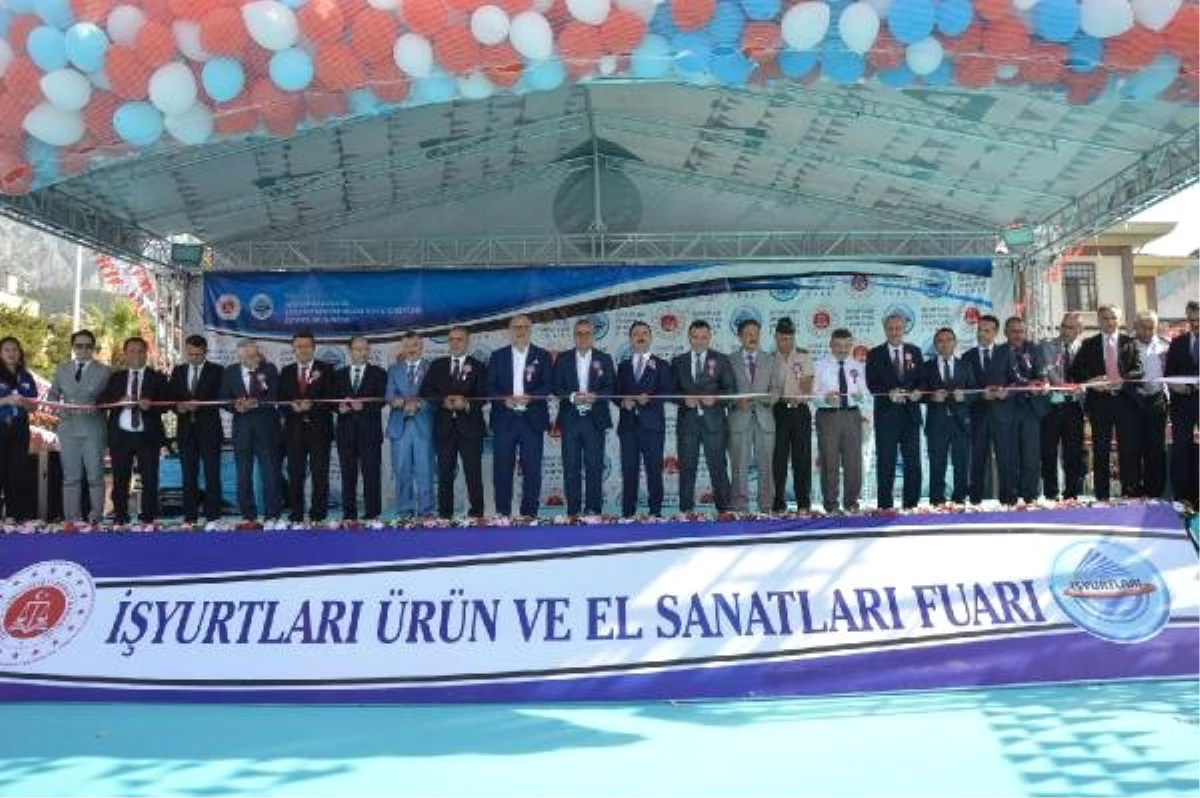 Manisa\'da \'İşyurtları Ürün ve El Sanatları Fuarı\' açıldı