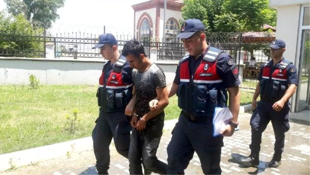 Mersin\'de, trenin çarptığı minibüsün sürücüsü tutuklandı