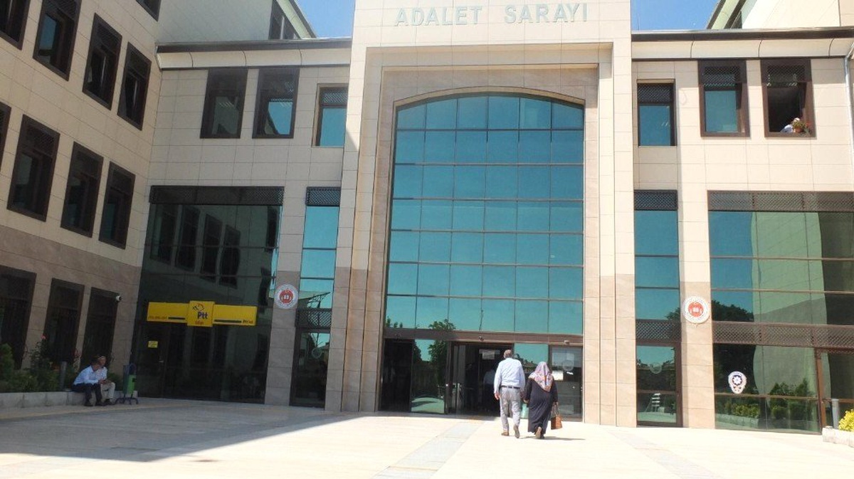 Nevşehir Adliyesi\'ne Hollanda\'dan gelen ve içinden toz çıkan zarf panik yaşattı