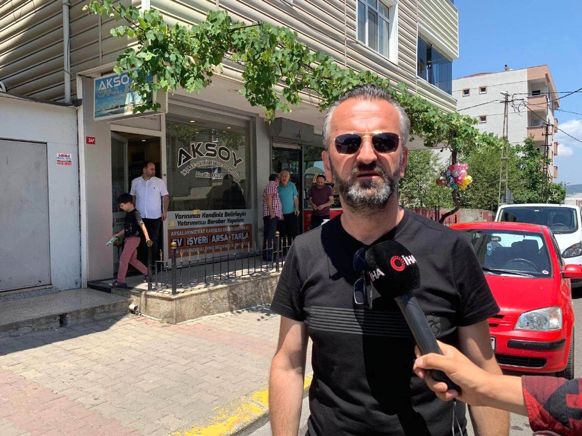 (Özel) Sultanbeyli\'de emlak ofisinin kurşunlandığı anlar kamerada