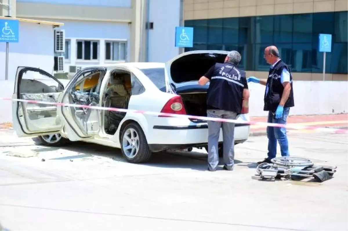 Park halindeki otomobilde bırakılan engelli genç yangında yaralandı