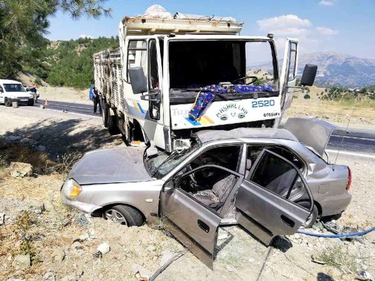 Polis memuru kazada hayatını kaybetti