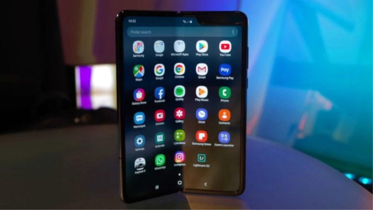 Samsung, Katlanabilir Yeni Telefonlar Üzerinde Çalışıyor