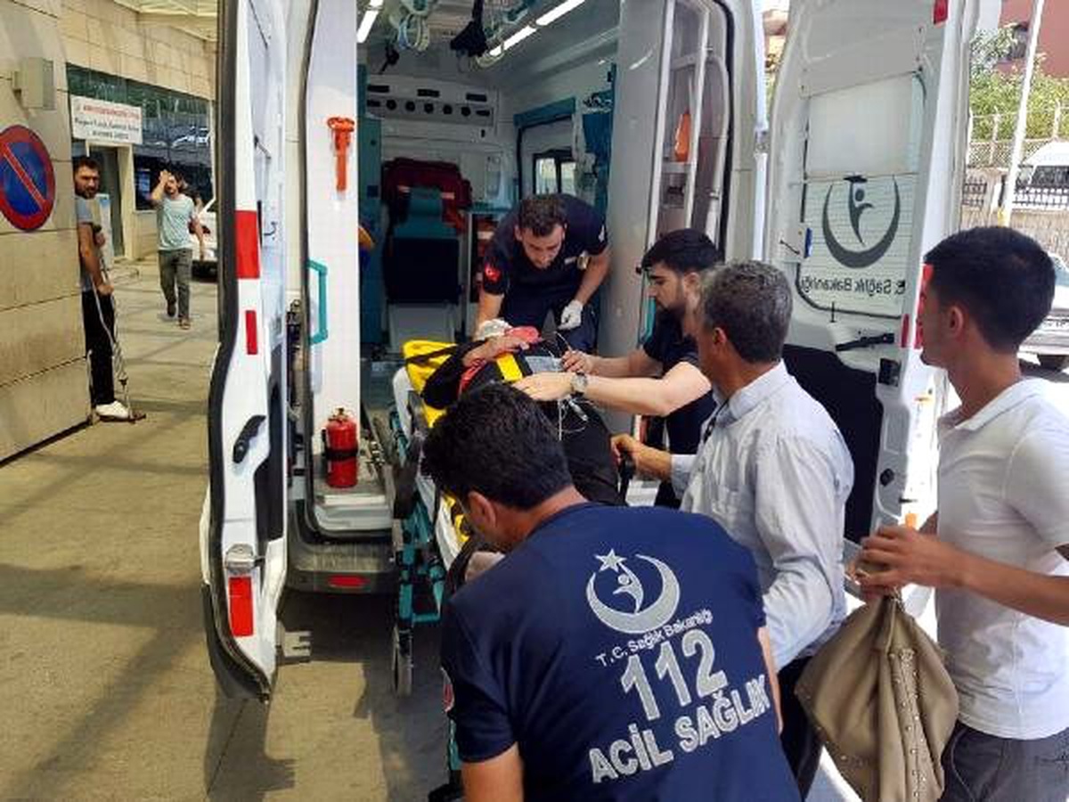 Siirt\'te yolcu minibüsü ile otomobil çarpıştı: 10 yaralı