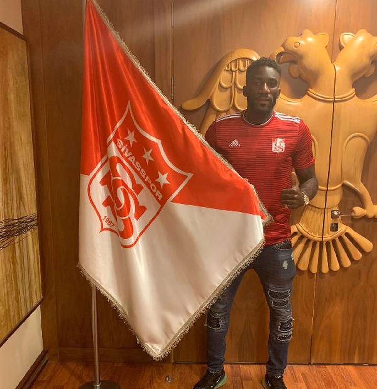 Sivasspor, Aaron Appindangoye\'yi renklerine bağladı