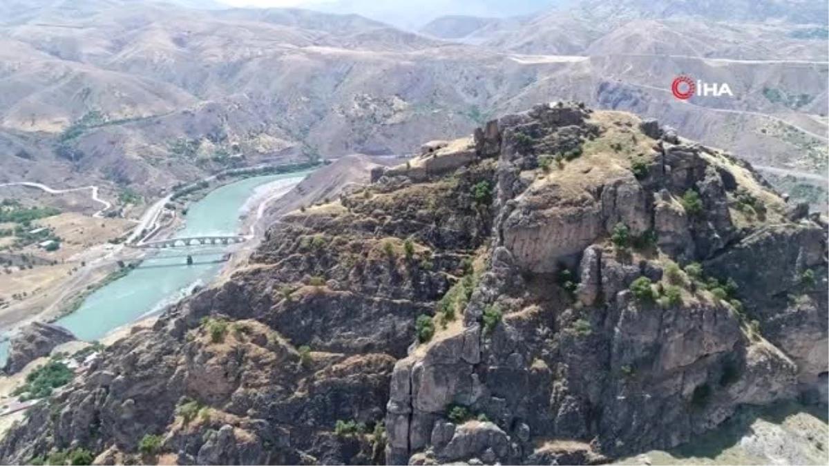 Tarihi Palu\'ya fotoğrafçı akını...Palu Kalesi havadan görüntülendi