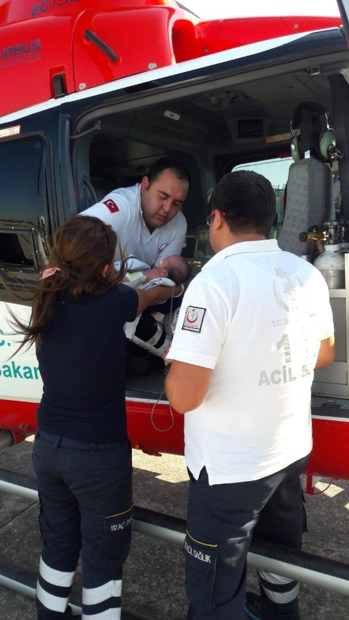 Yeni doğan bebek helikopter ambulansla Denizli\'ye sevk edildi