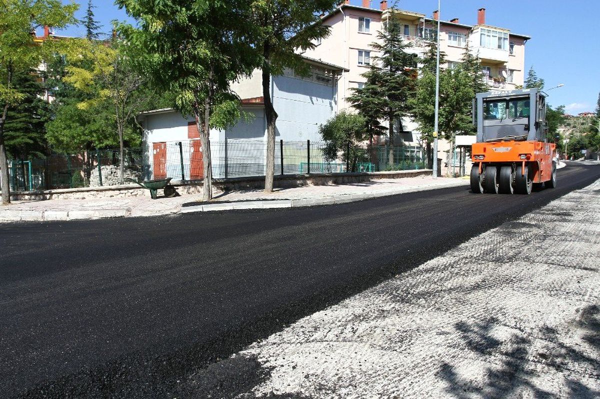 Yenikent\'te yollar yenileniyor