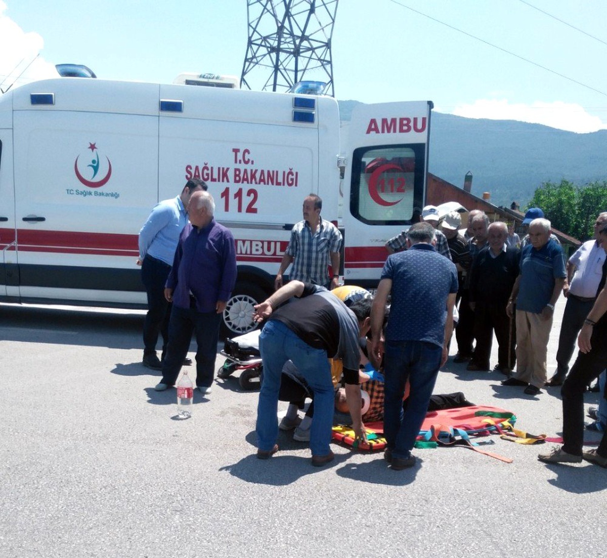 Yolun karşısına geçerken otomobilin çarptığı yaşlı adam öldü