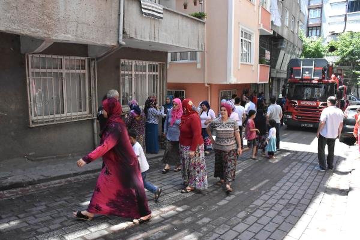 Zeytinburnu\'nda Suriyeli çocukların kaldığı dairede yangın
