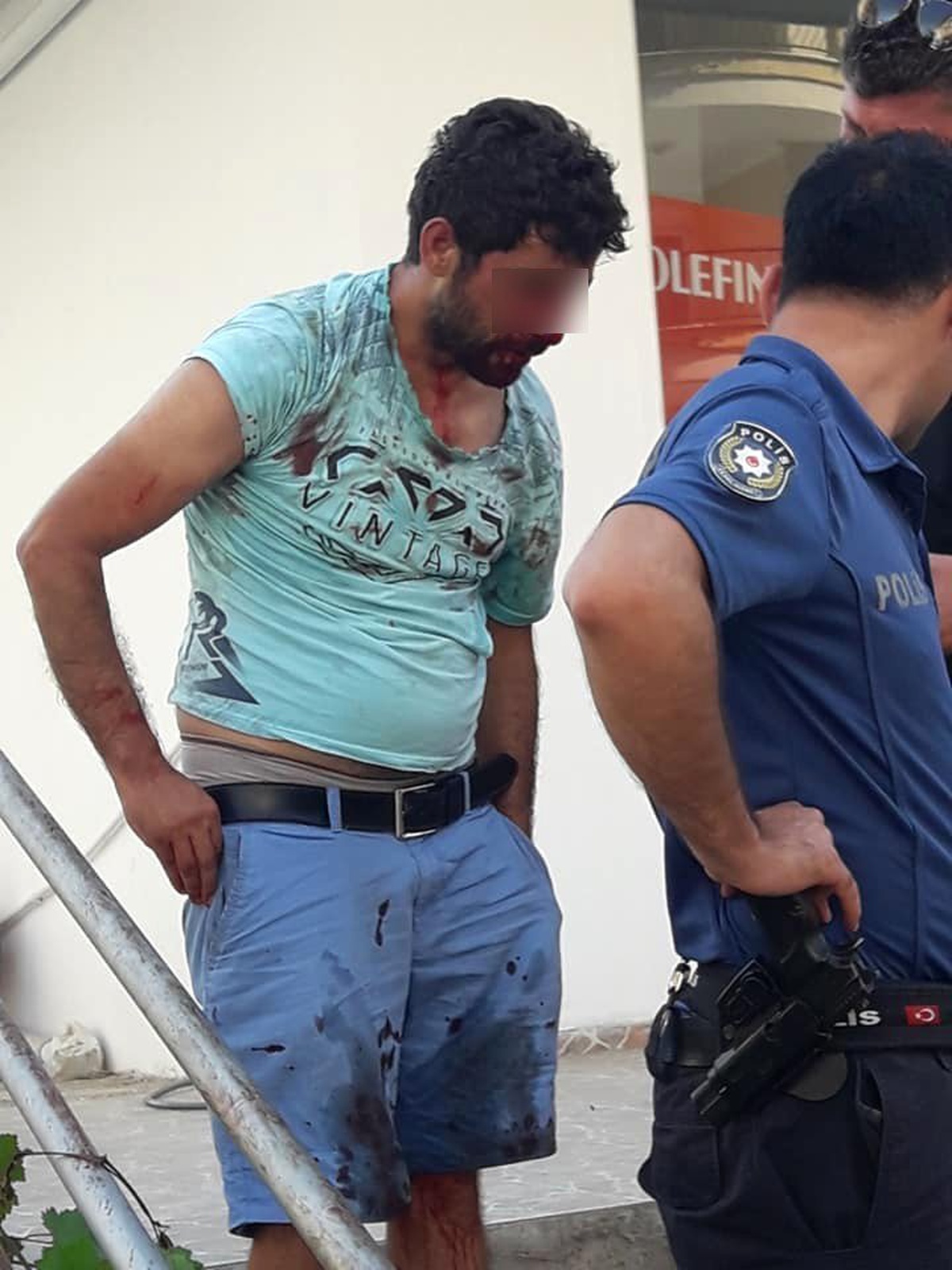 2 kız kardeşe sözlü tacizde bulunan şüpheliye meydan dayağı