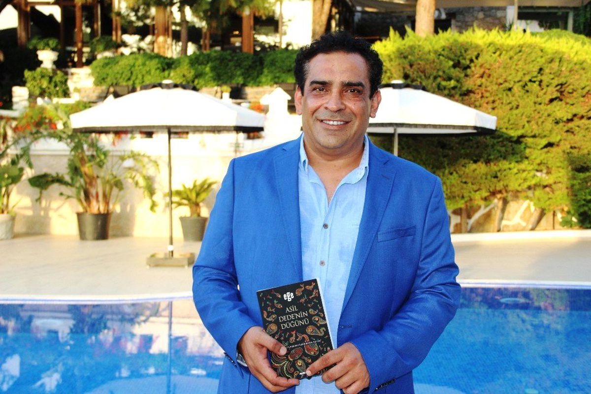 90\'lı yılların efsane sanatçısı Ege, Bodrum\'da yeni kitabını tanıttı