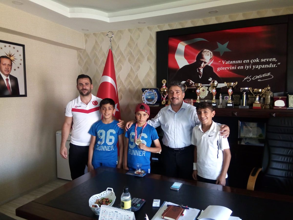 Ağrı\'lı Minik Tenisçi şampiyon oldu