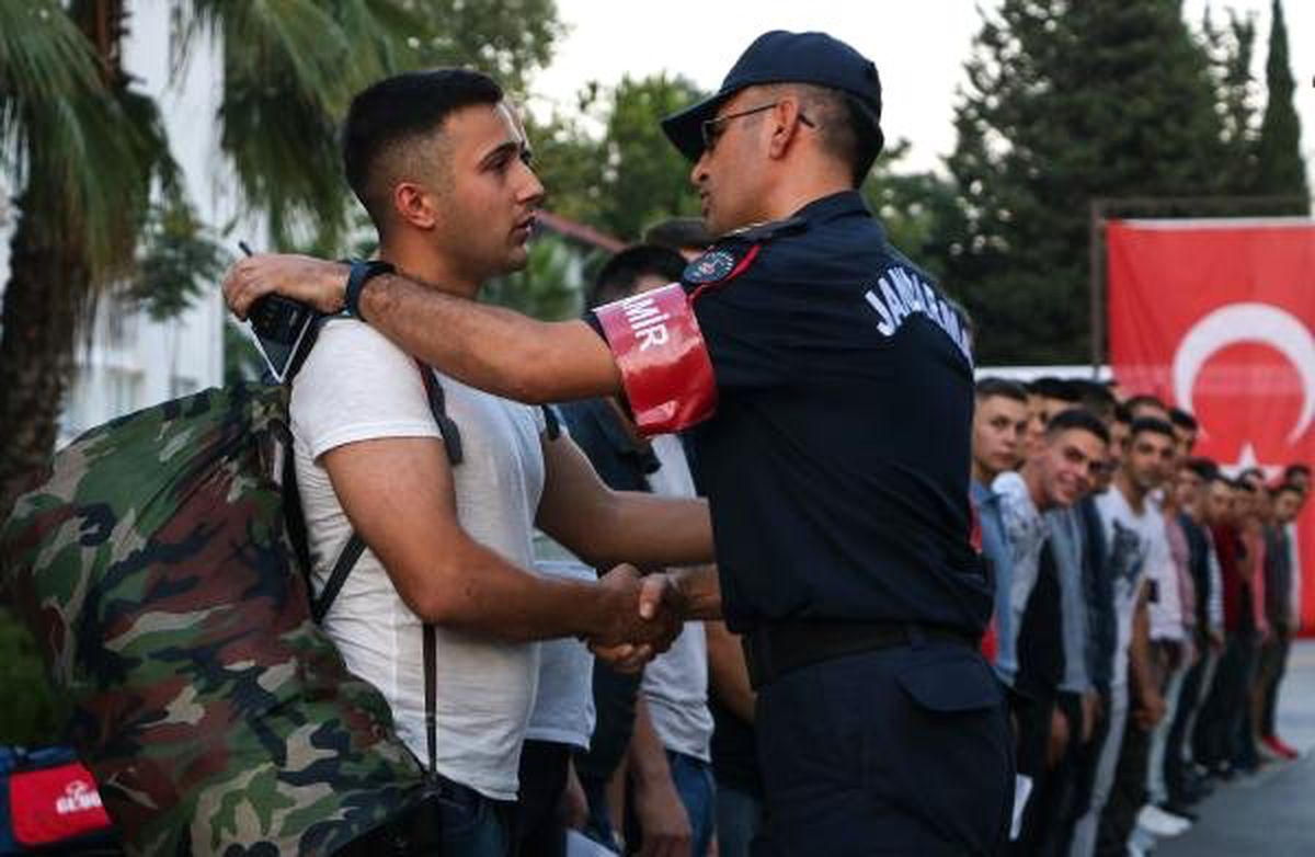 Antalya\'da askerlerin erken terhis sevinci