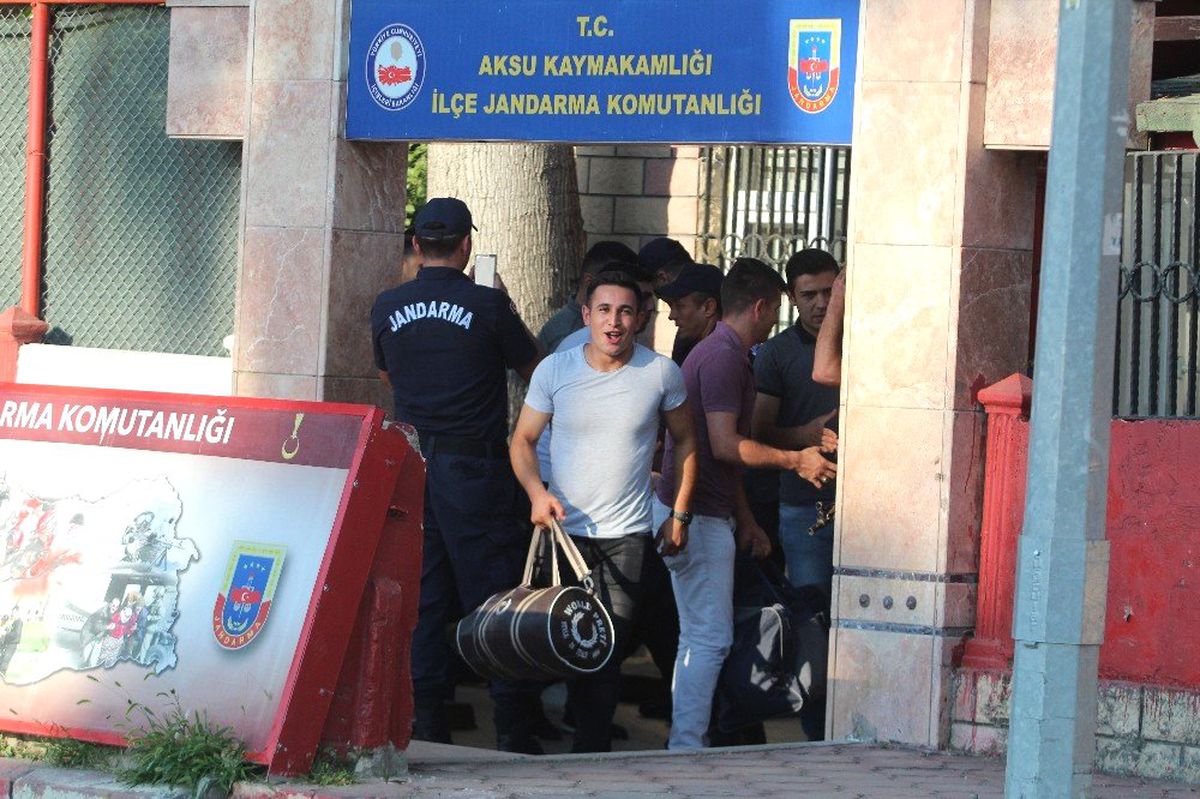 Antalya\'da erken terhis sevinci