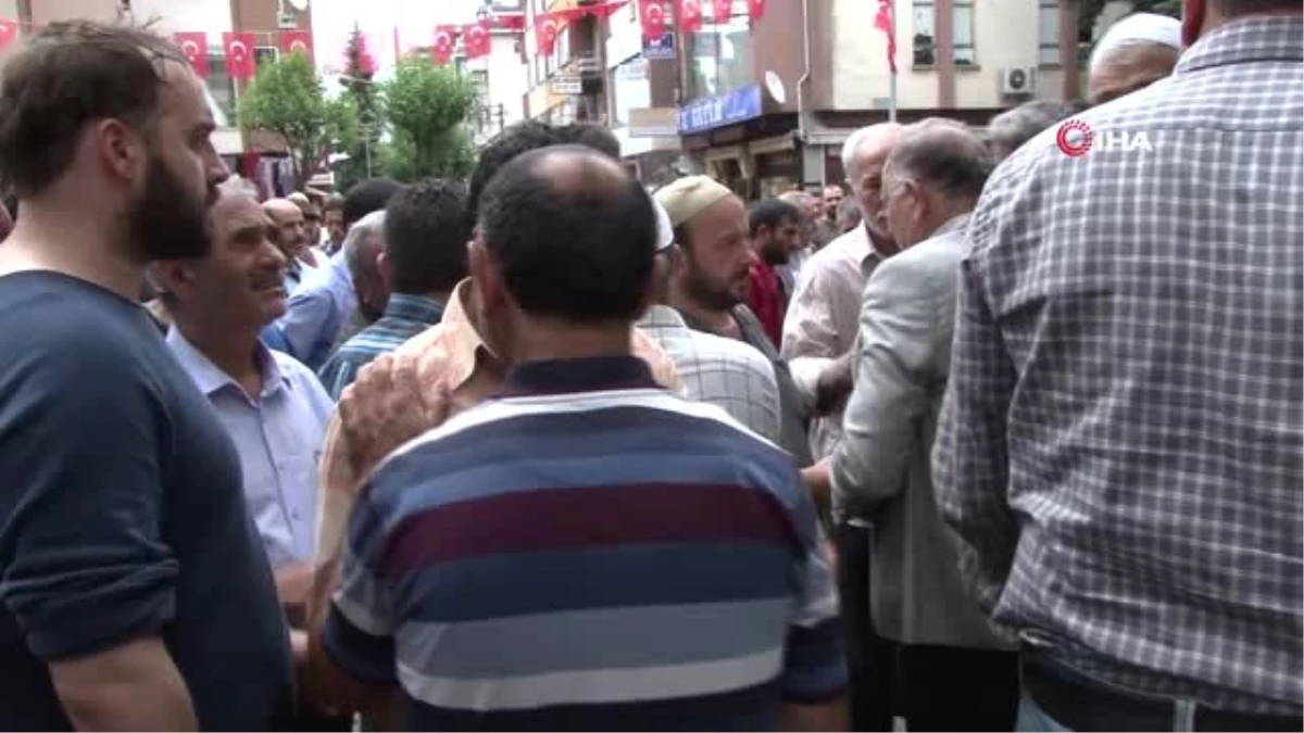 Araklı\'daki selde hayatını kaybeden 78 yaşındaki Halim Köse son yolculuğuna uğurlandı